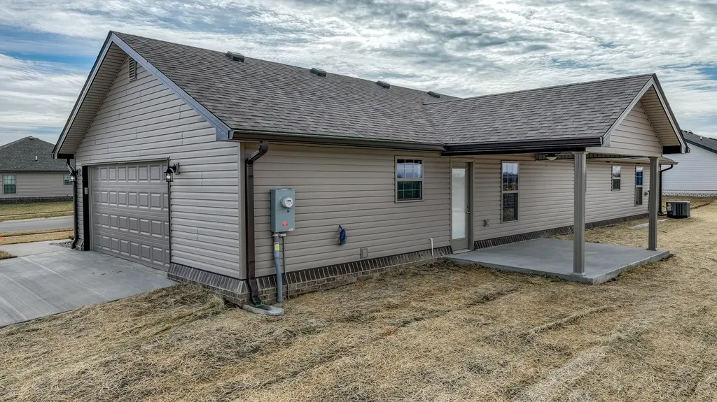 571 Middle Creek Way Berea KY 40403