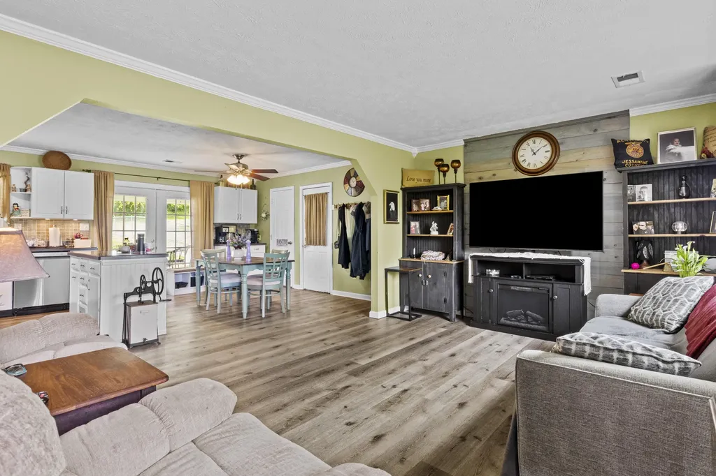 176 Doolin Way Lancaster KY 40444