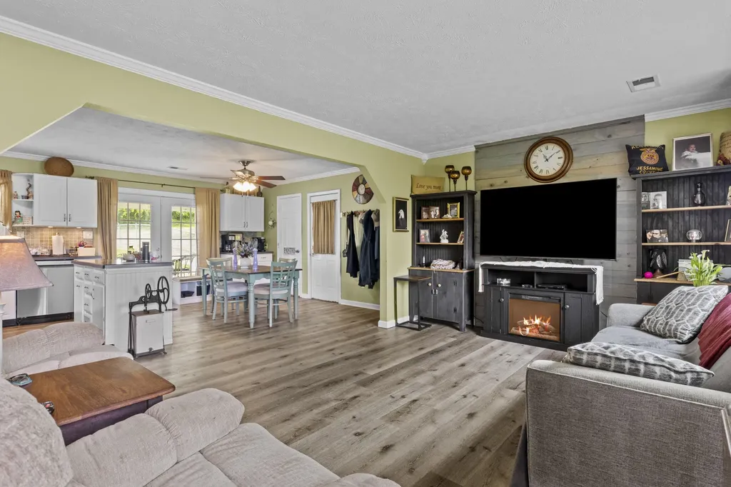 176 Doolin Way Lancaster KY 40444
