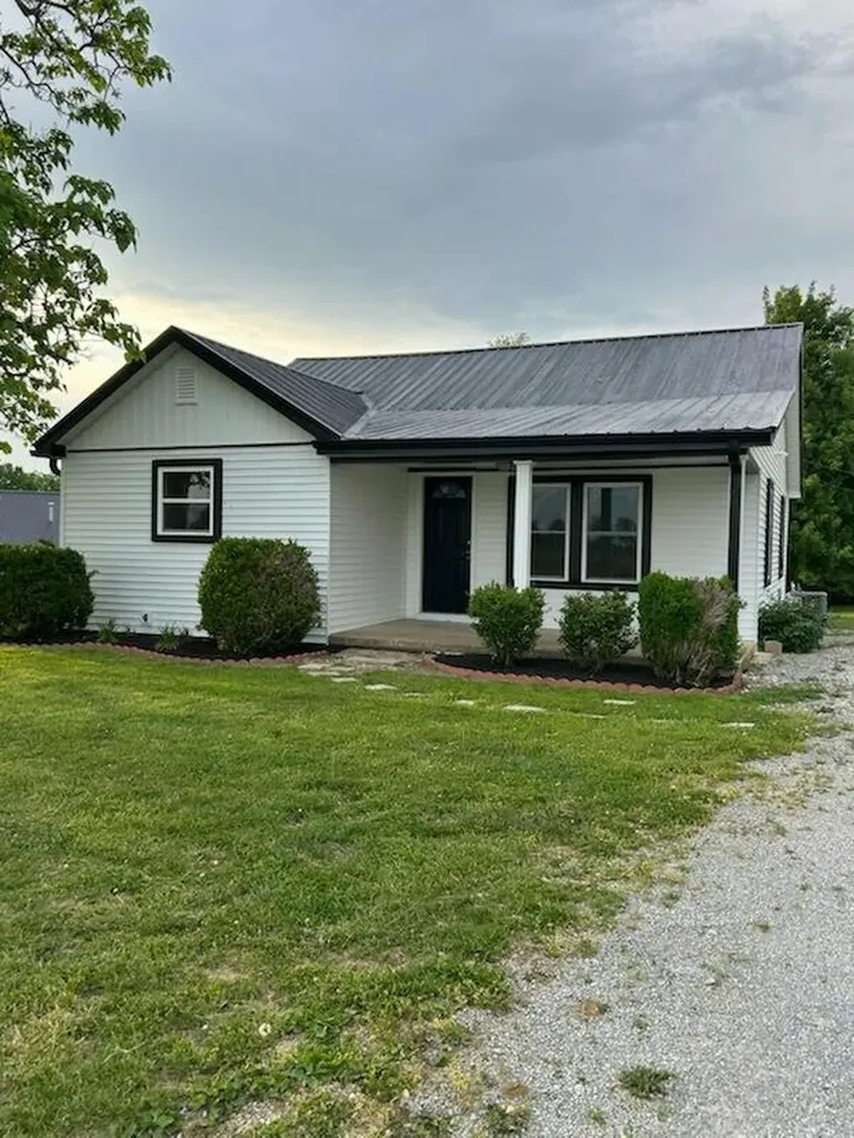 7624 W Tunnel Hill Road Sharpsburg KY 40374