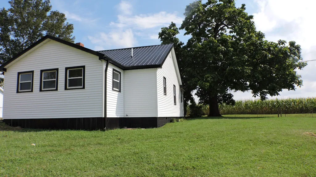 7624 W Tunnel Hill Road Sharpsburg KY 40374