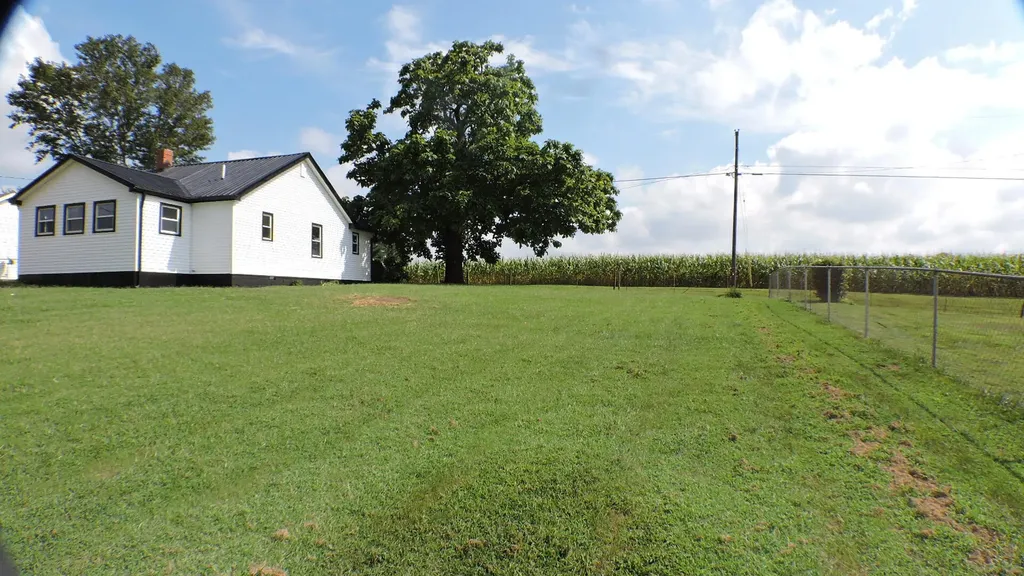 7624 W Tunnel Hill Road Sharpsburg KY 40374