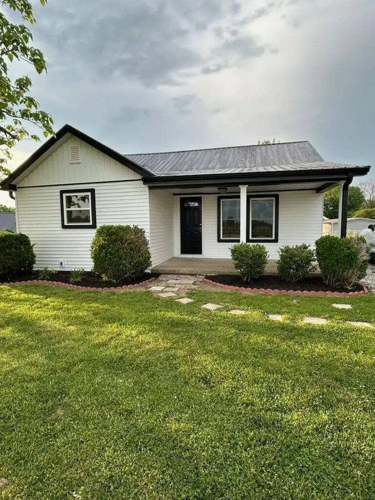 7624 W Tunnel Hill Road Sharpsburg KY 40374