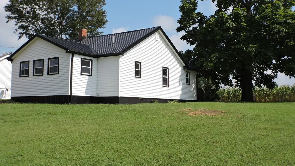 7624 W Tunnel Hill Road Sharpsburg KY 40374