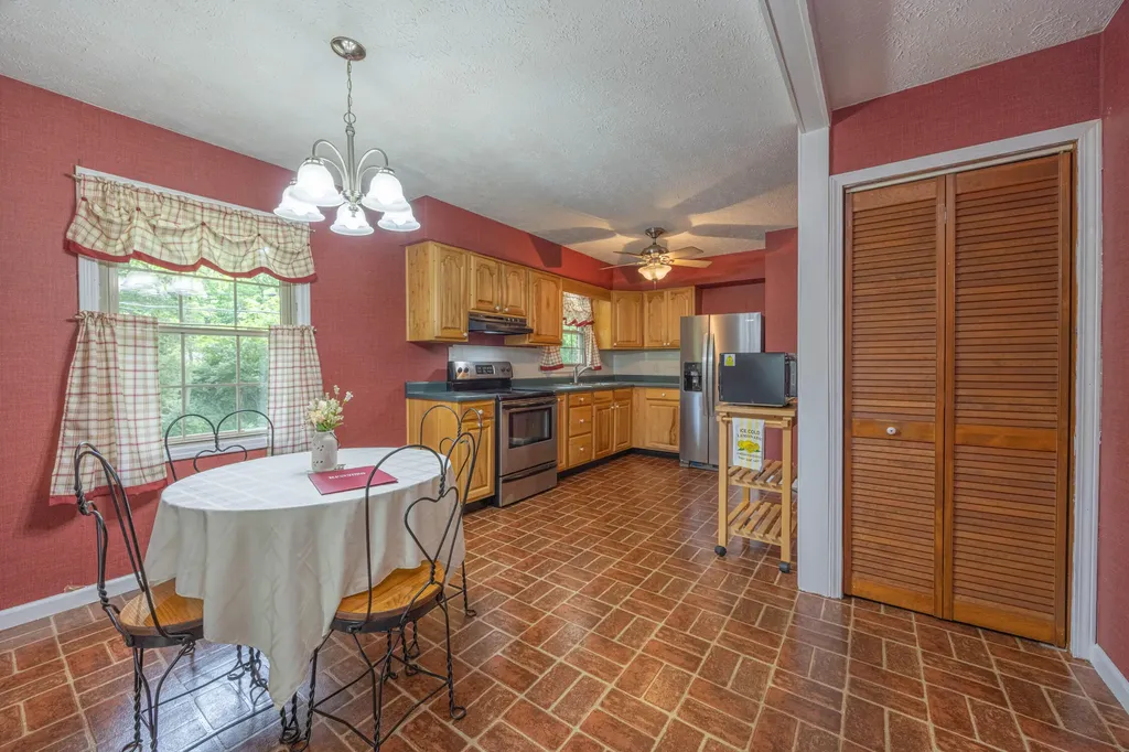 873 Clintonville Road Paris KY 40361