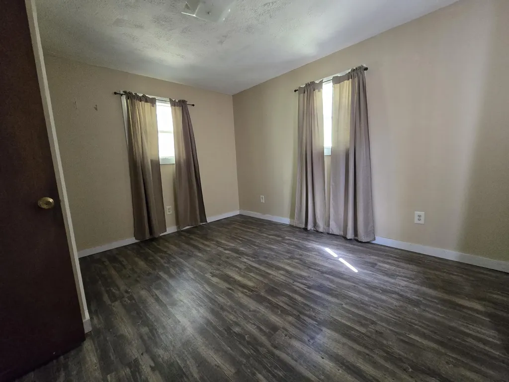 6026 State Highway 221 Bledsoe KY 40810