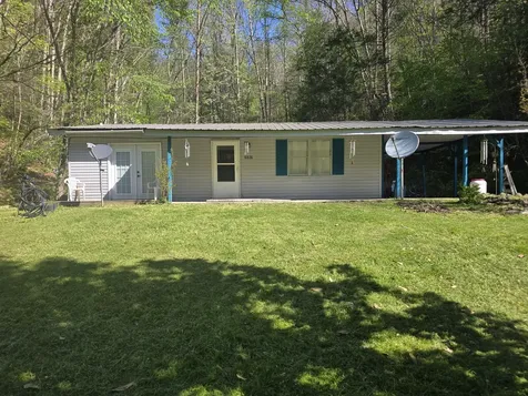 6026 State Highway 221 Bledsoe KY 40810