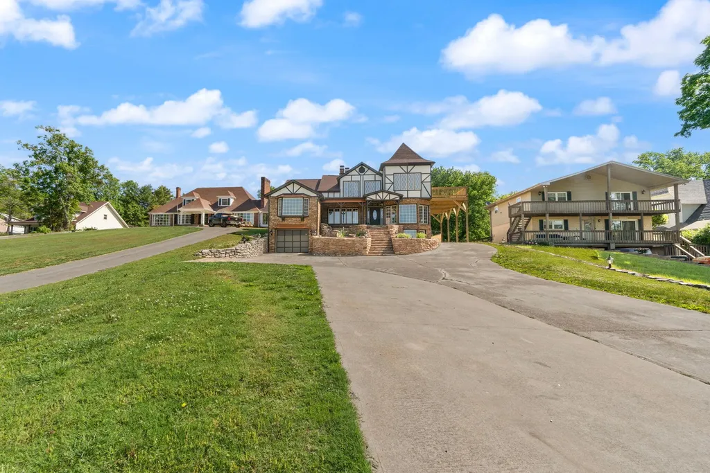 518 W Lakeshore Drive Burnside KY 42519
