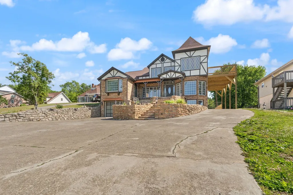 518 W Lakeshore Drive Burnside KY 42519