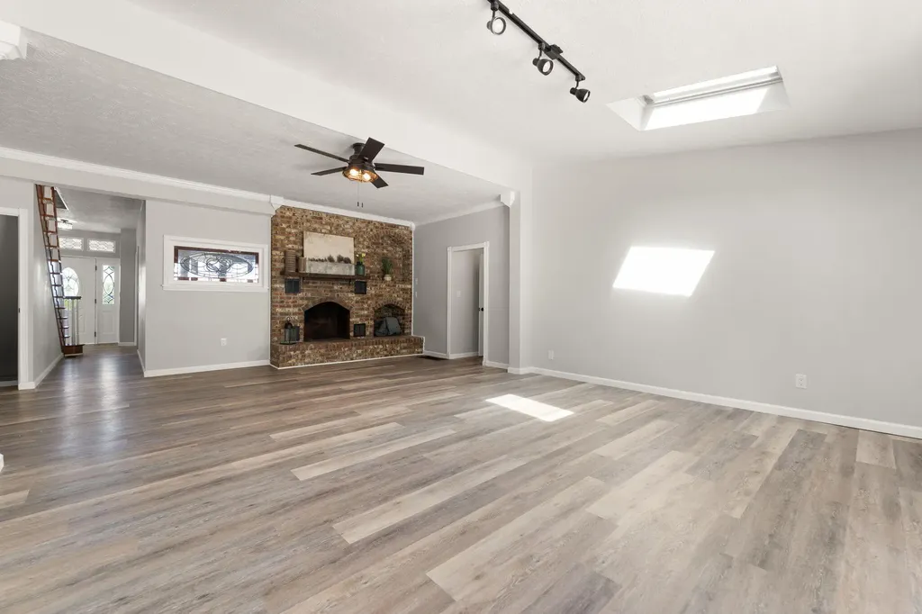 518 W Lakeshore Drive Burnside KY 42519