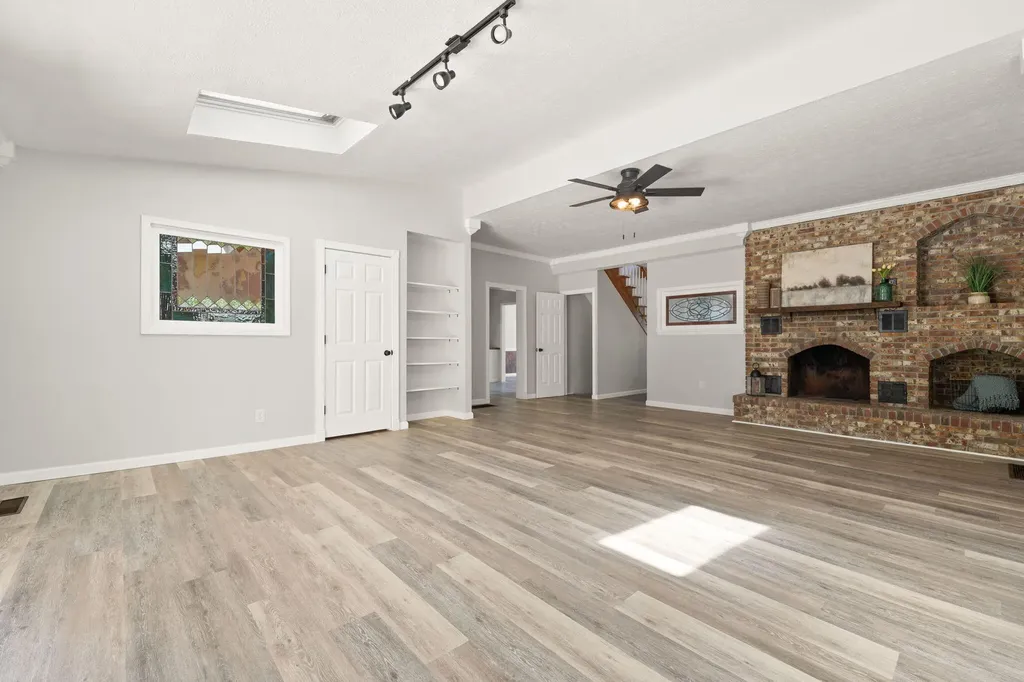 518 W Lakeshore Drive Burnside KY 42519