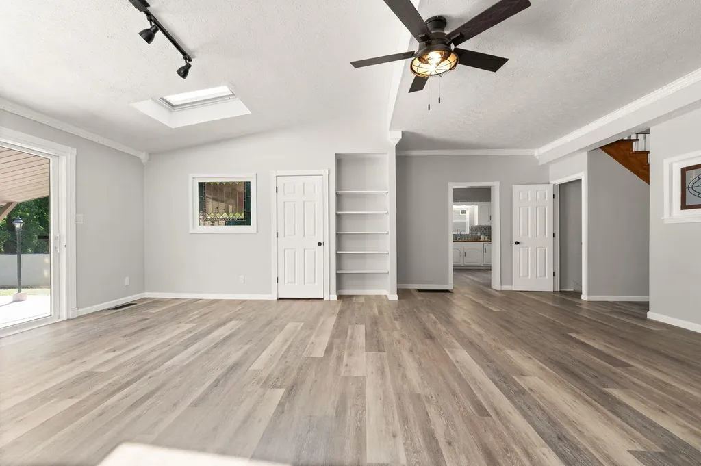 518 W Lakeshore Drive Burnside KY 42519