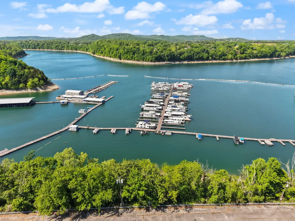 518 W Lakeshore Drive Burnside KY 42519