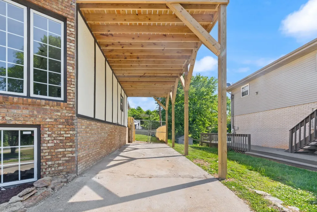 518 W Lakeshore Drive Burnside KY 42519