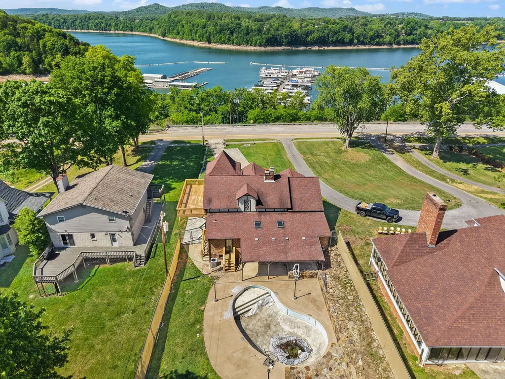 518 W Lakeshore Drive Burnside KY 42519