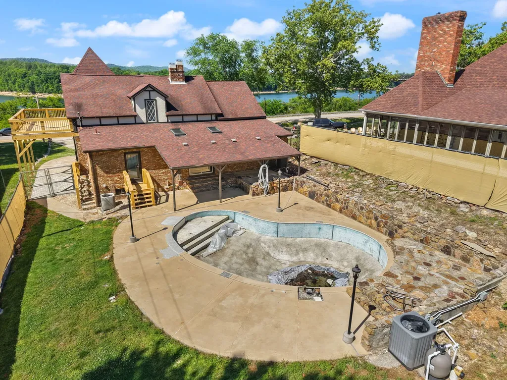 518 W Lakeshore Drive Burnside KY 42519