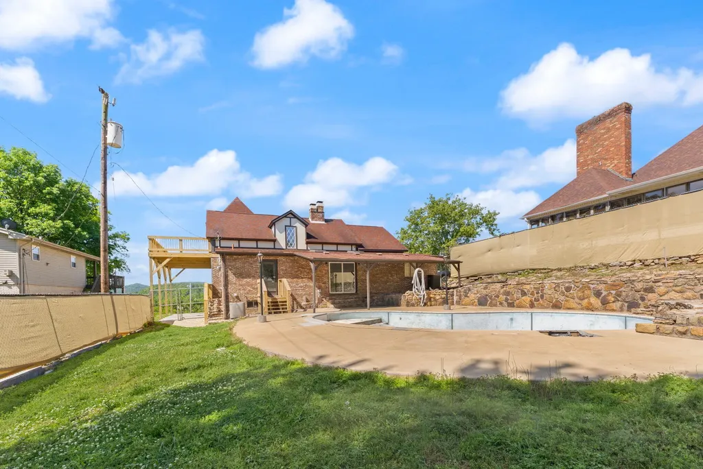 518 W Lakeshore Drive Burnside KY 42519