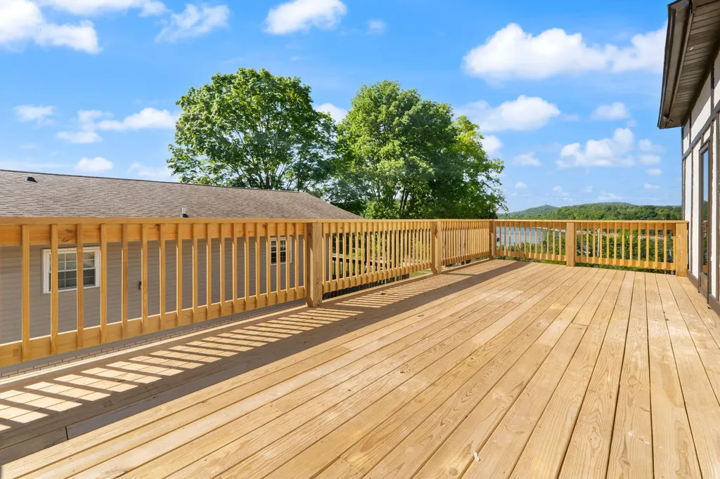 518 W Lakeshore Drive Burnside KY 42519
