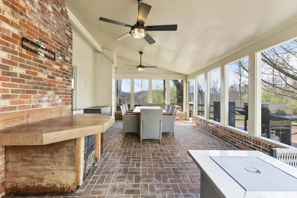 29 Quails Run Lane West Liberty KY 41472