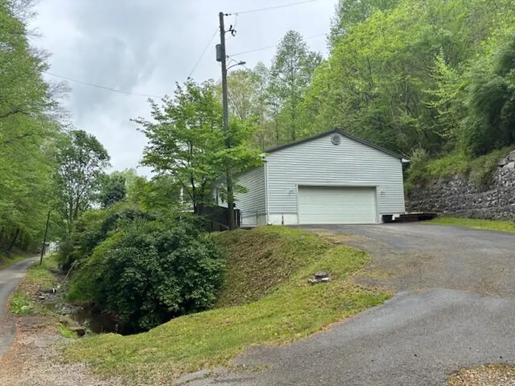 993 Lick Branch Road Carrie KY 41725