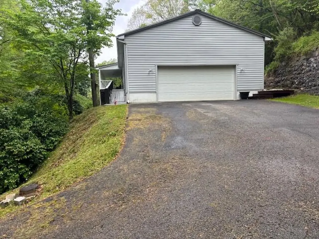 993 Lick Branch Road Carrie KY 41725