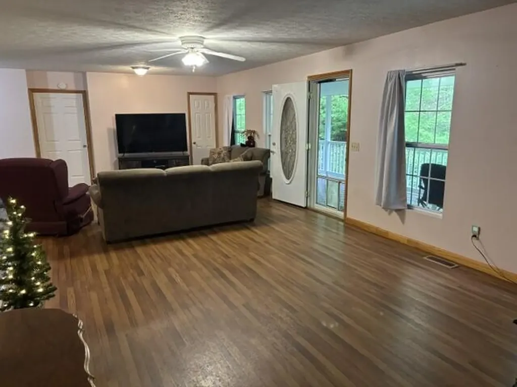 993 Lick Branch Road Carrie KY 41725