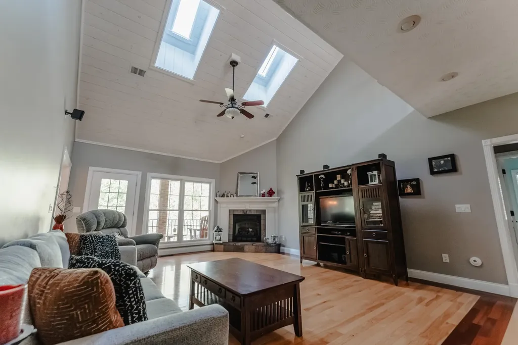 157 Derby Lane Columbia KY 42728