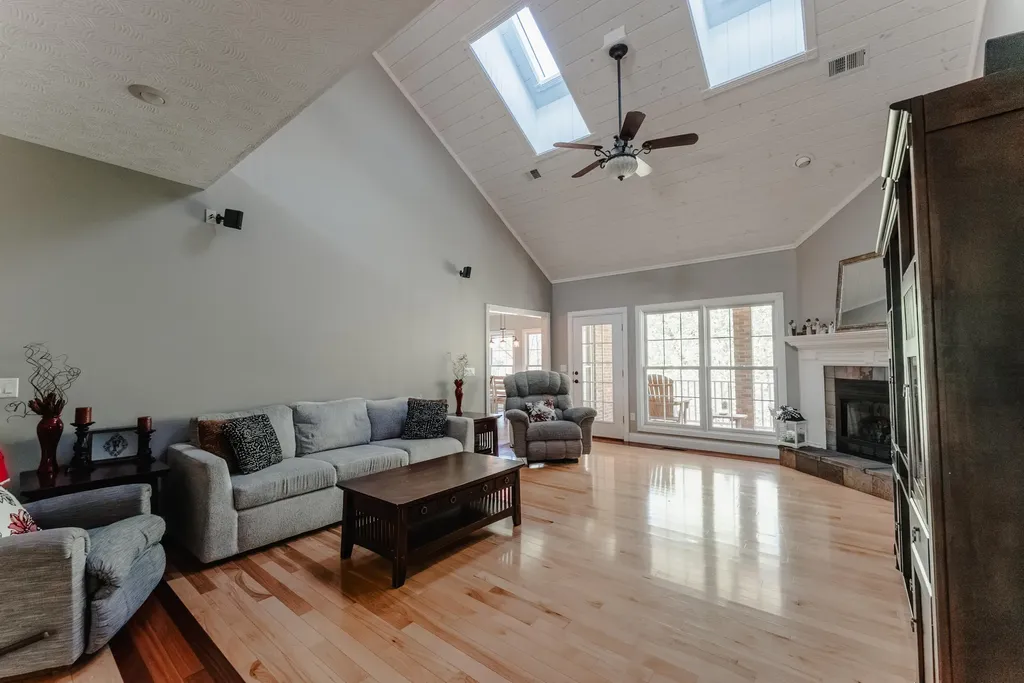 157 Derby Lane Columbia KY 42728