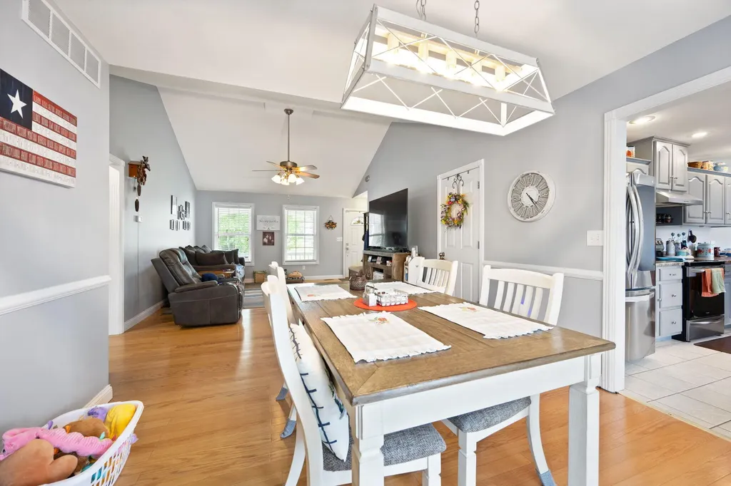 84 Elm Loop Hustonville KY 40437
