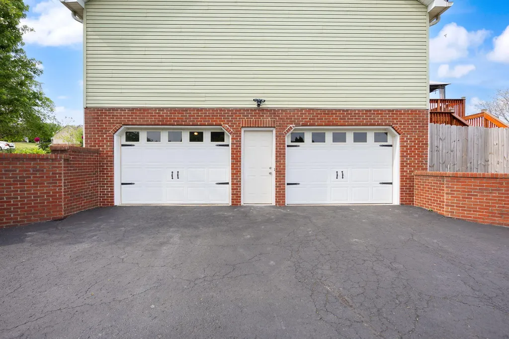 84 Elm Loop Hustonville KY 40437