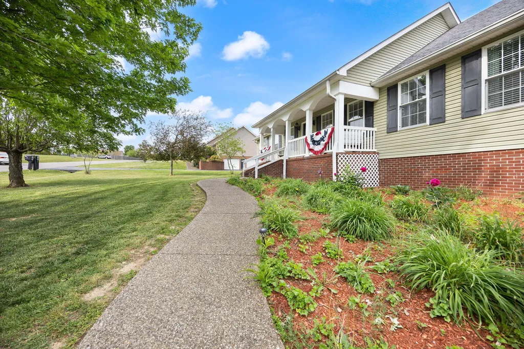 84 Elm Loop Hustonville KY 40437