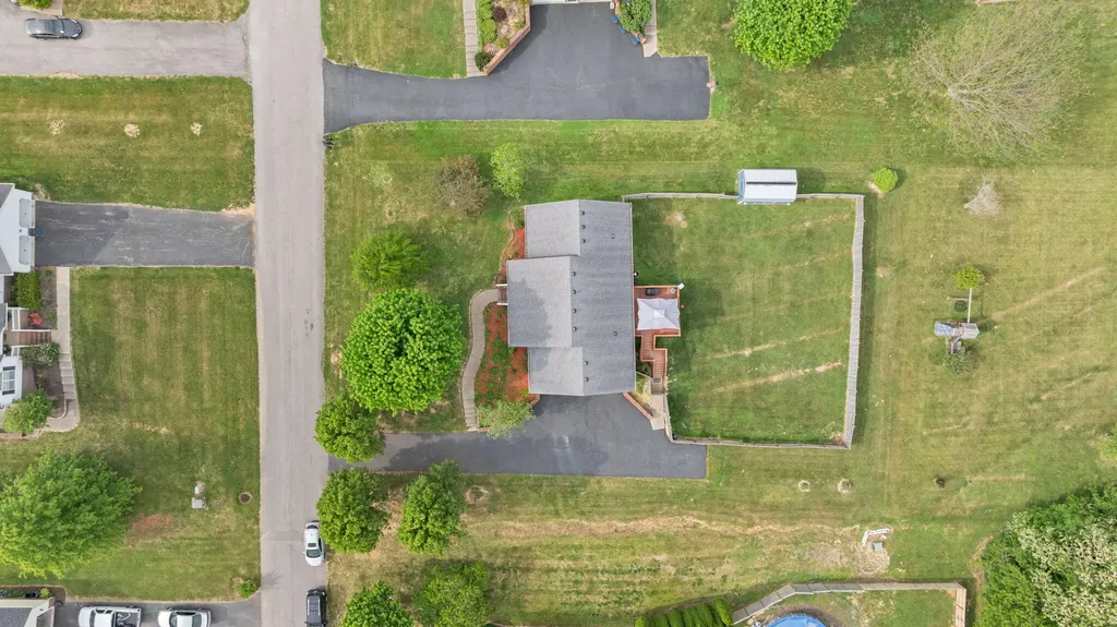 84 Elm Loop Hustonville KY 40437