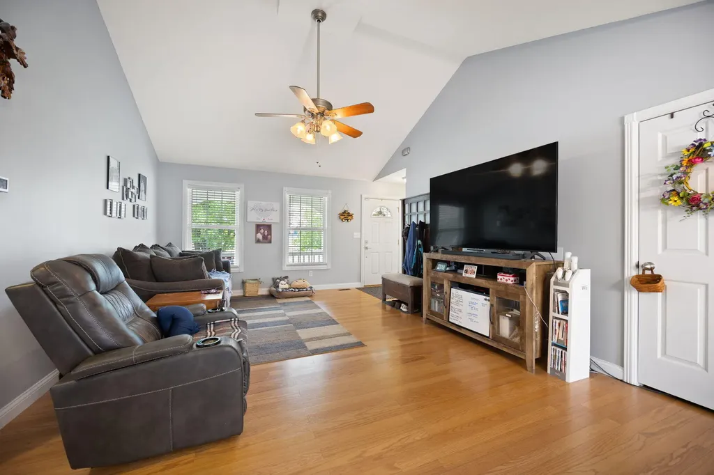84 Elm Loop Hustonville KY 40437