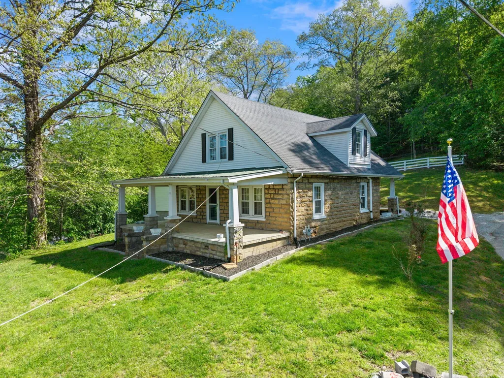 249 3rd Street Manchester KY 40962