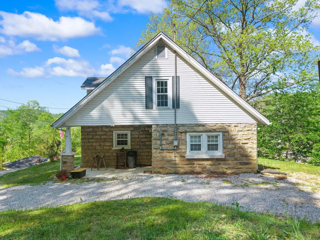 249 3rd Street Manchester KY 40962