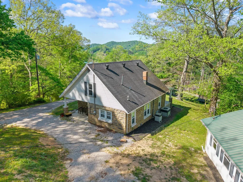 249 3rd Street Manchester KY 40962