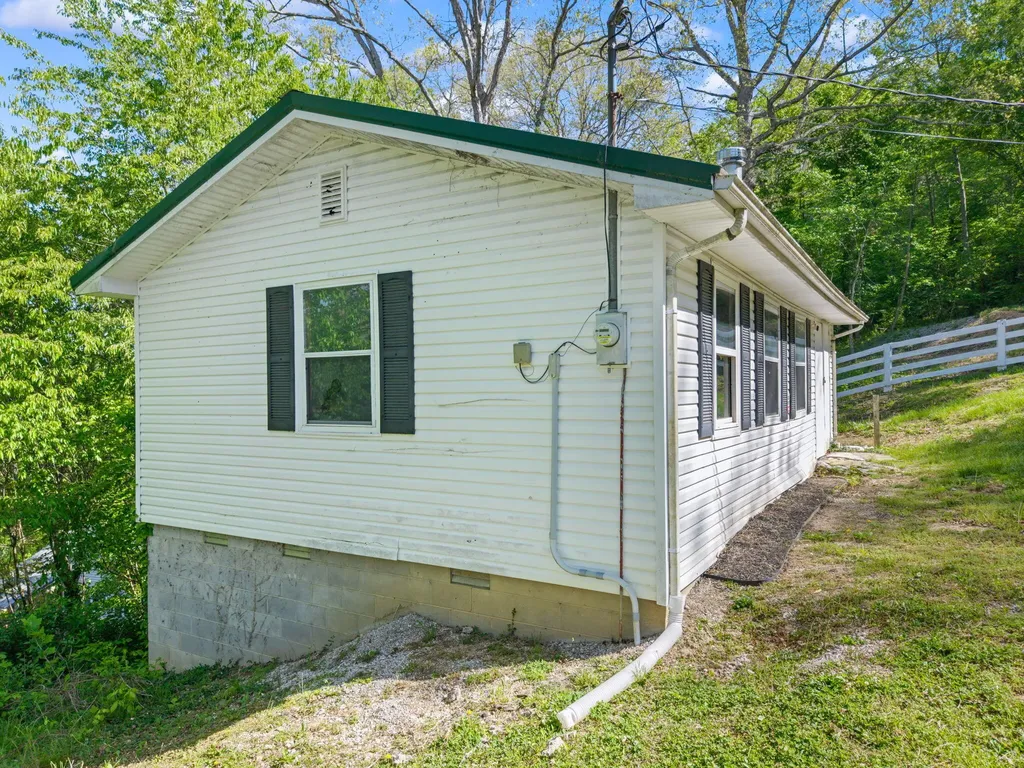 249 3rd Street Manchester KY 40962