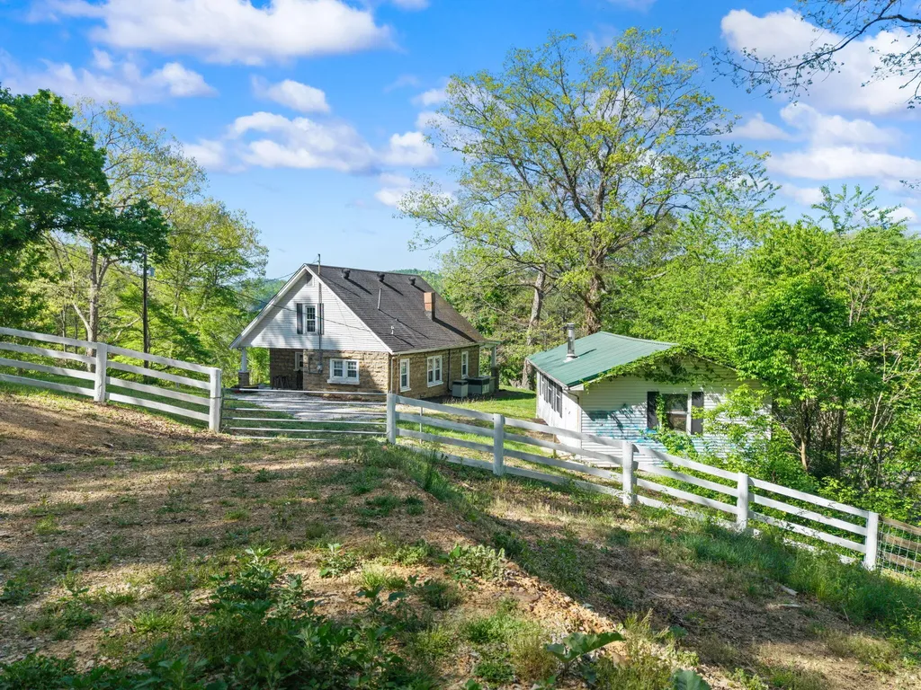 249 3rd Street Manchester KY 40962