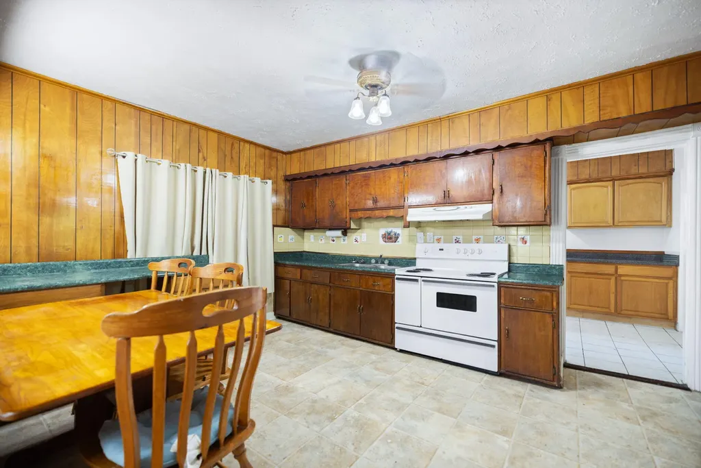 249 3rd Street Manchester KY 40962