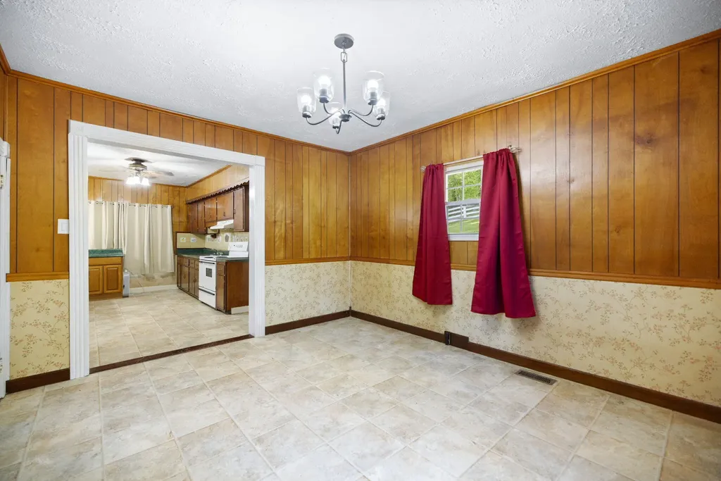 249 3rd Street Manchester KY 40962