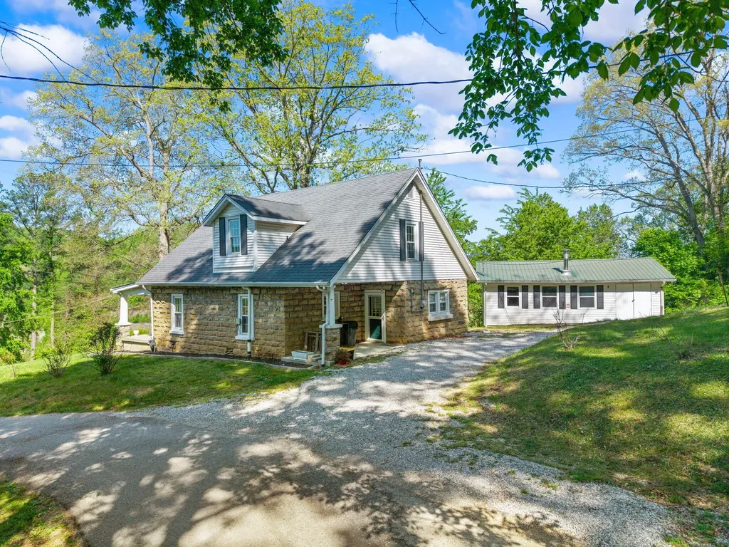 249 3rd Street Manchester KY 40962