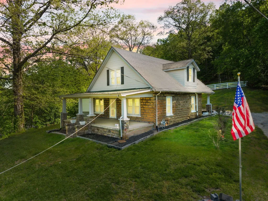 249 3rd Street Manchester KY 40962