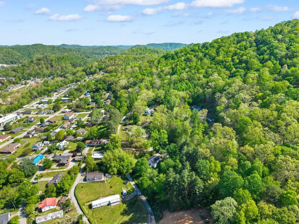 249 3rd Street Manchester KY 40962