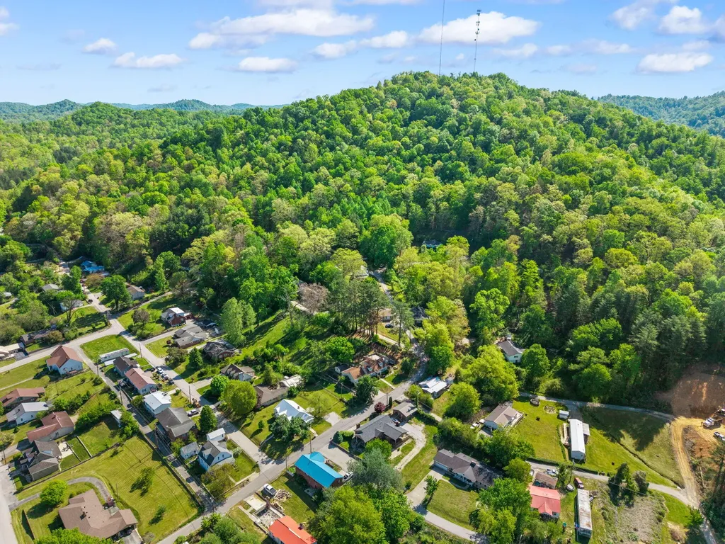249 3rd Street Manchester KY 40962