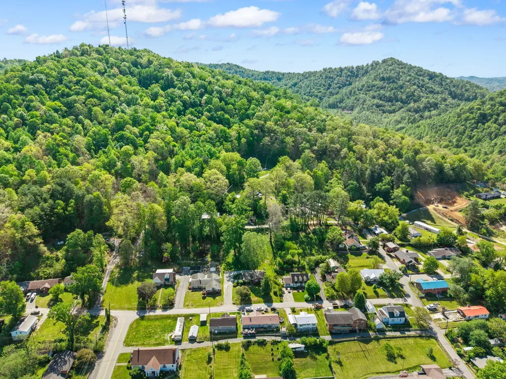249 3rd Street Manchester KY 40962