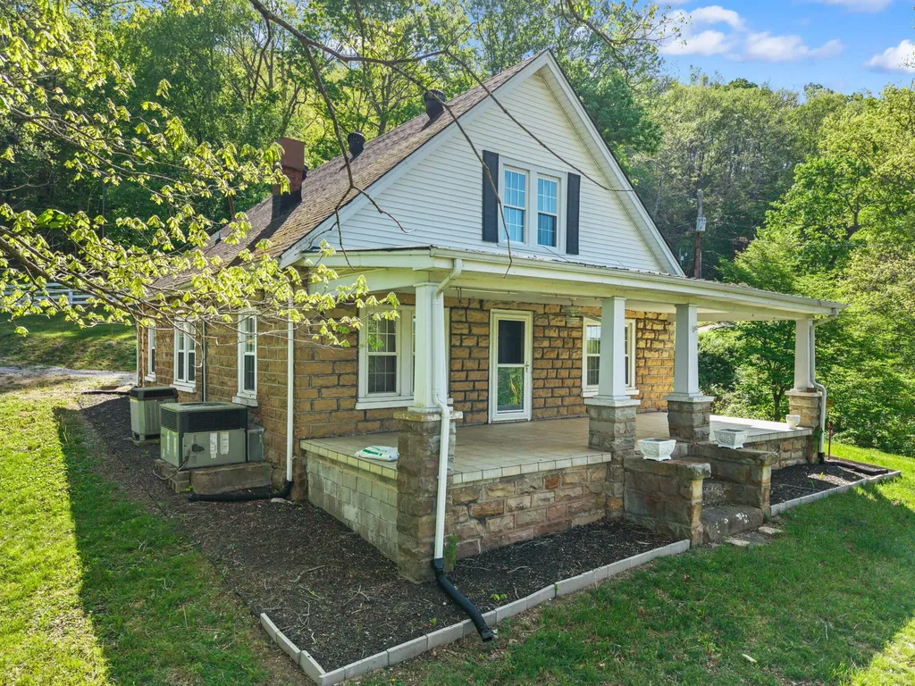 249 3rd Street Manchester KY 40962