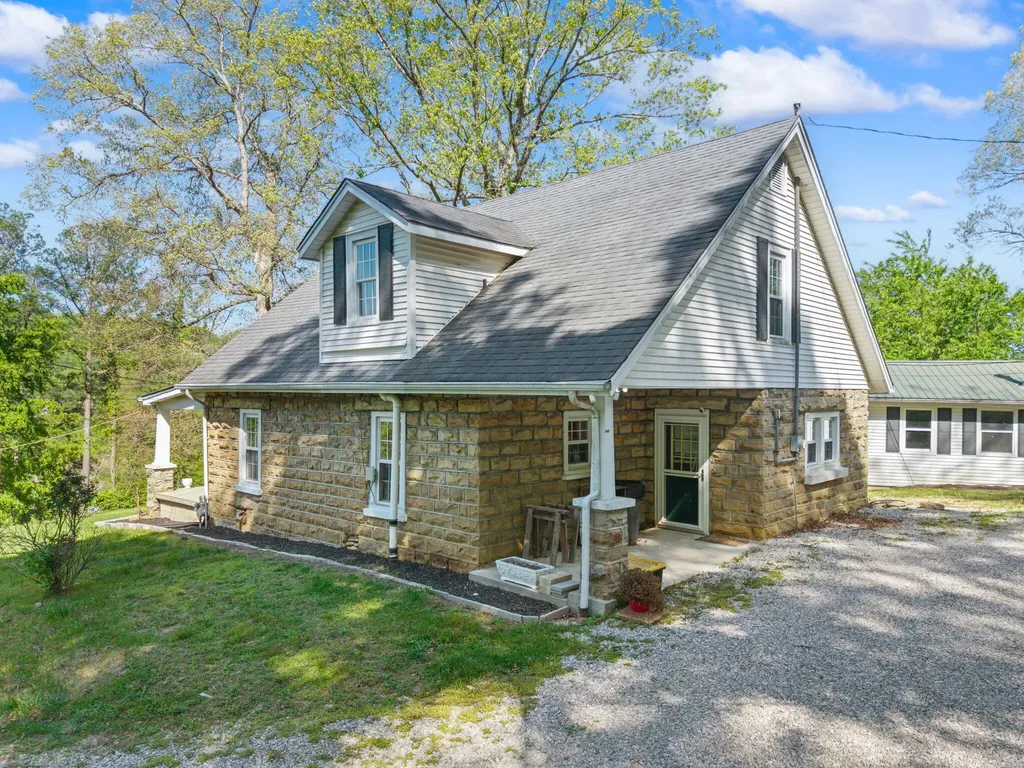 249 3rd Street Manchester KY 40962