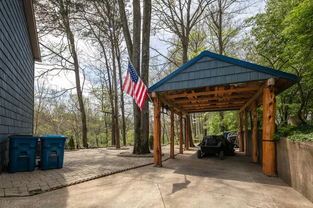 2140 Crystal Creek Drive Frankfort KY 40601