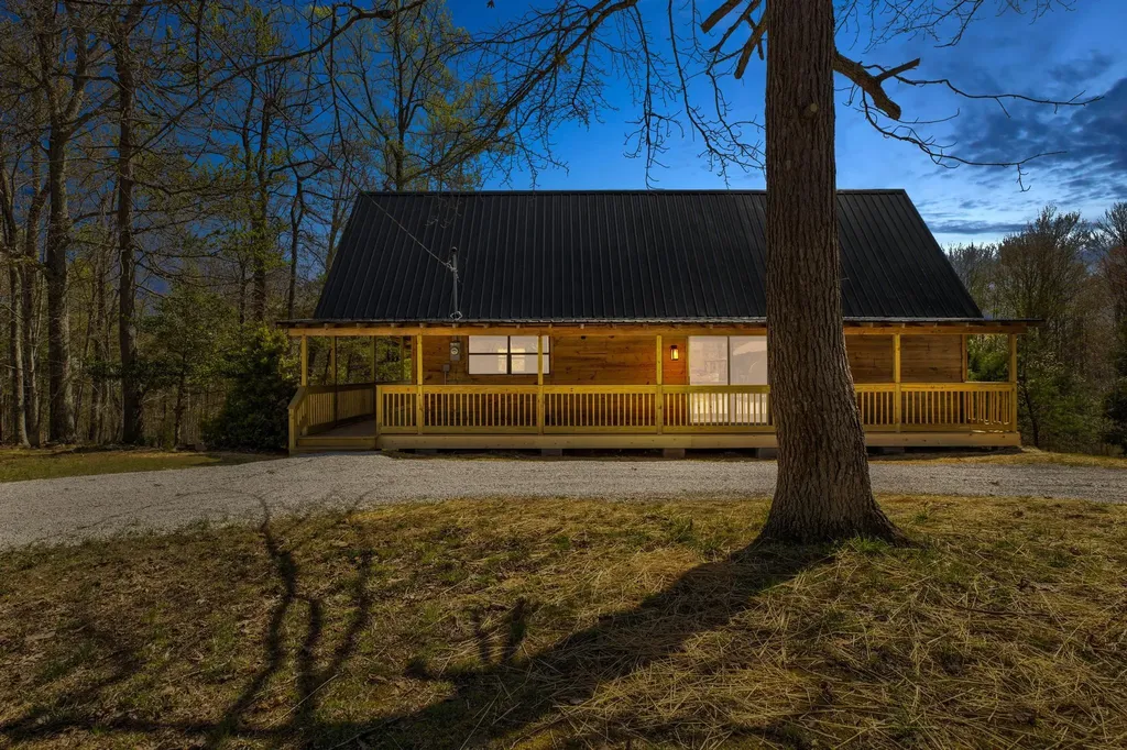 663 Twin Oaks Road Wellington KY 40387