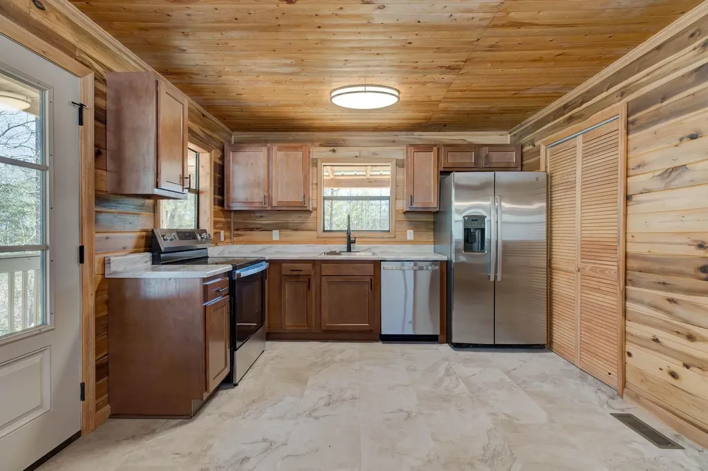 663 Twin Oaks Road Wellington KY 40387